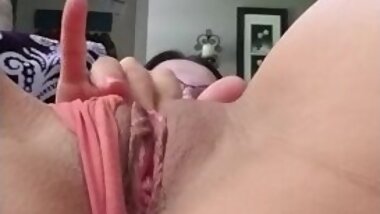 Milf plays with her pussy till she cums on the couch
