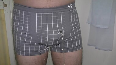 [4K] Japanese wet one's in boxer shorts