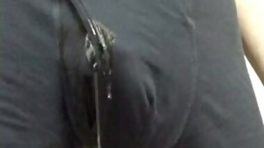 ељУвАЬе§ЙжЕЛвАЭжЧ•жЬђзФЈе≠Рз©њзЭАи£§е≠РпЉГ5жЧґдї§дЇЇе∞іе∞ђзЪДжТТе∞њ