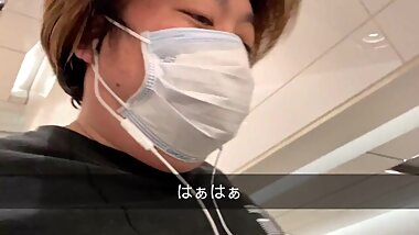 жЭ±дЇђйІЕгБЃеЬ∞дЄЛгВТи™ђжШОгБЧгБЯгБДзФЈ