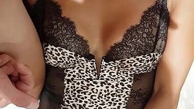 Japanese Amateur Milf Gives Blowjob and Swallows Cum