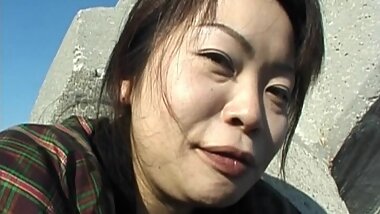 Asian beauty is drilling her lovely hairy snatch