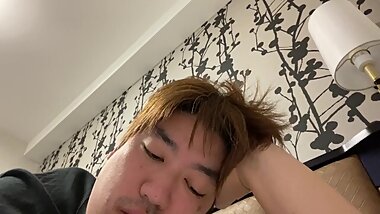 A man who reads news articles and pays attention to information on stock prices.