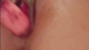 i got so horny that i fucked my nail polisher