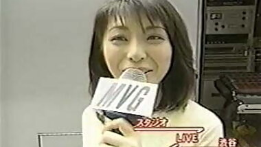 TV reoporter shooting cum on street