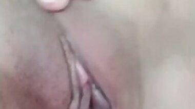 Close up Asian Girlfriend shaved Pussy to make you come quick