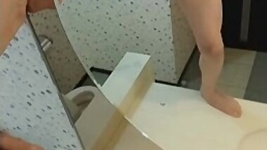 Pissing in front of the mirror without using your hands пЉїJapaneseпЉљ