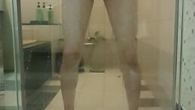 Pissing towards the camera through the glass пЉїJapaneseпЉљ