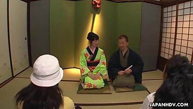 Asian babe in a kimono sucking on his erect prick