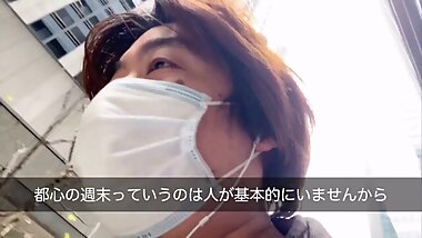 гГУгГЂгБ®гГУгГЂгБЃйЪЩйЦУгВТж≠©гБПзФЈ