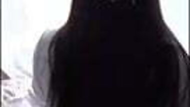 A spermatozon is rubbed in hair and it's crowded