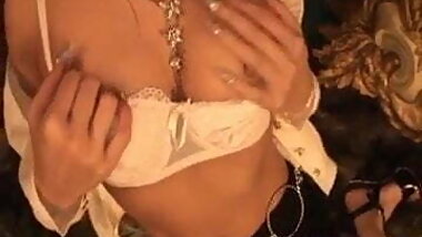 Ramu Nagatsuki puts vibrator on tits and cunt