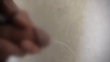 An obscene cock of a Japanese man who spouts a large amount of pee while masturbating [# 34]