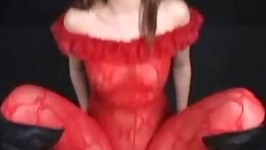 Tall Girl Gets her Kicks