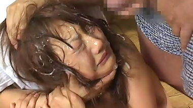 Sweet Asian babe gets her mout full of cum