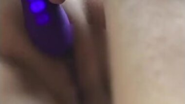 Beautiful woman squirting with a rotor ??????????????????????????