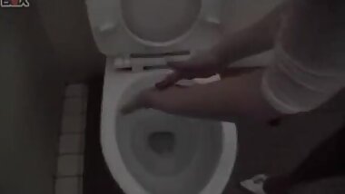 Shiori Kamiya sucks cock at toilet till gets cum in palms