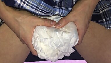 033 Virtual sex using diapers ? Just move it and it's on the verge of ejaculation ?