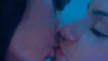 LINA NAKAMURA E MAISA PRAVO - NINFAS SE ENCONTRAM E SE BEIJAM