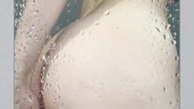 Asian Teen masturbate in the shower. Moaning rock the roof.