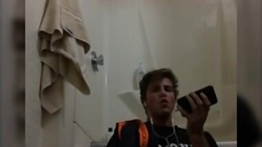 Friend letвАЩs me jerk in bathroom / onlyfans @noahgrantt