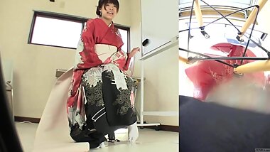 Subtitled Japanese kimono pee desperation failure in HD